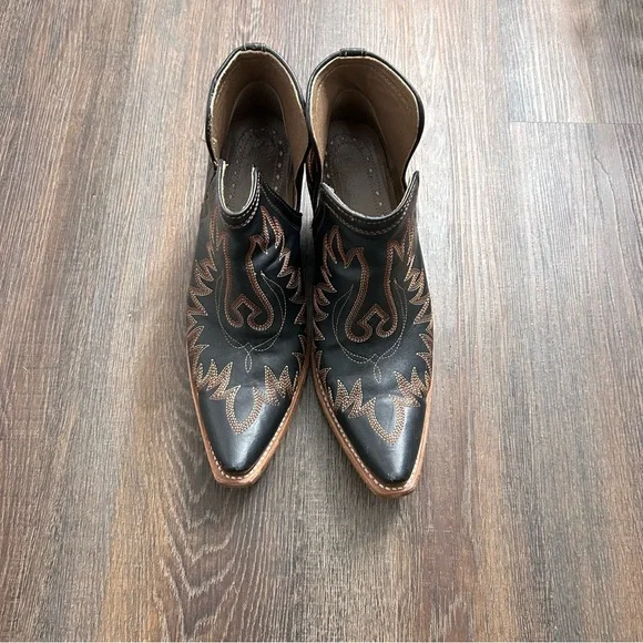 Ariat Black and Tan Embroidered Heeled Boots - Picture 1 of 3